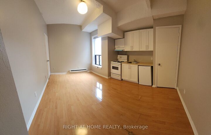 Property Photo: 27 Hamilton Street #202 ON M4M 2C6