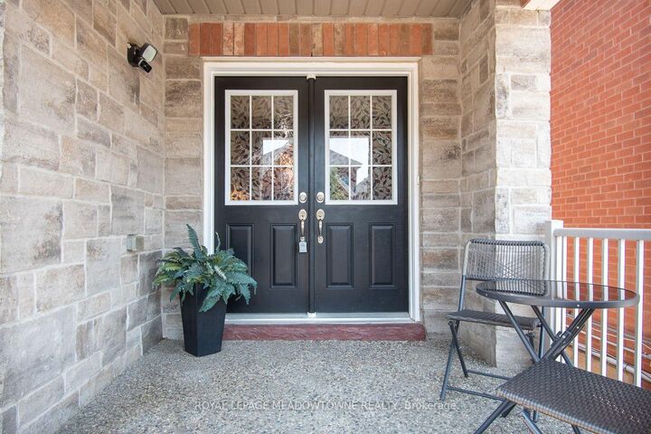 Property Photo: 1079 Job Crescent ON L9T 8V5