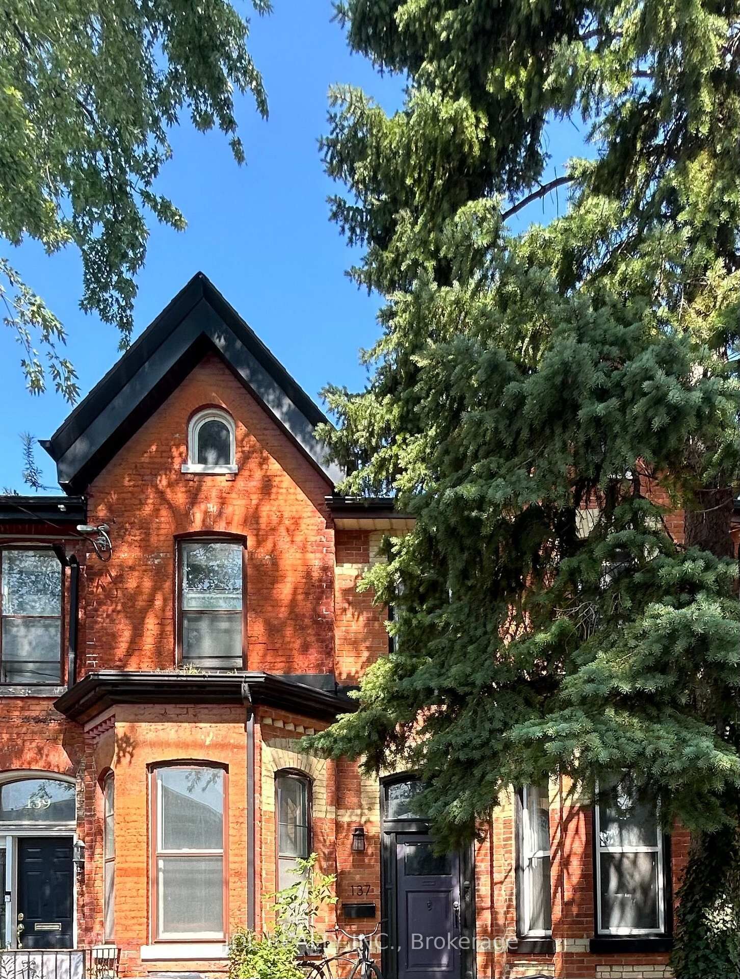 Property Photo: 137 Denison Ave Avenue Suite A Main Floor ON M5T 2N2