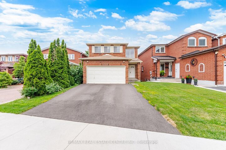 Property Photo: 4676 Owl Circle ON L4Z 2W6