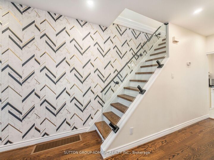 Property Photo: 389 Davisville Avenue ON M4S 1H4