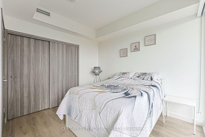 Property Photo:  95 McMahon Drive 2207  ON M2K 0H2 