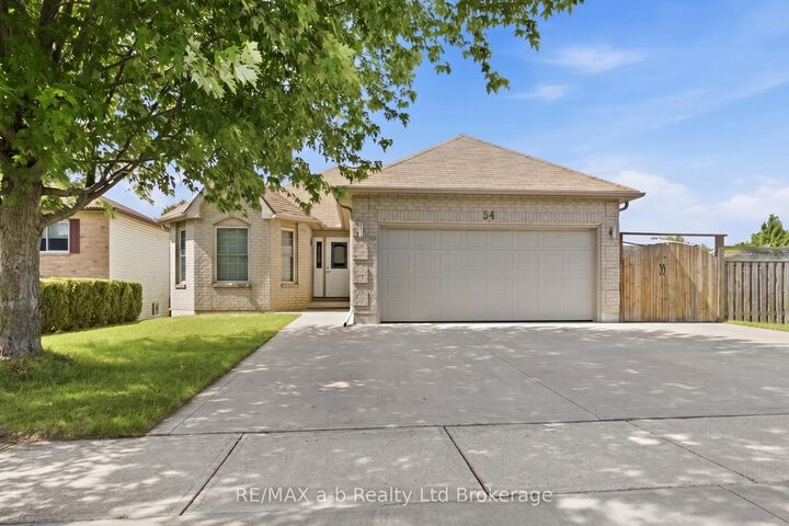 Property Photo:  54 Pebble Beach Court  ON N4S 8X2 