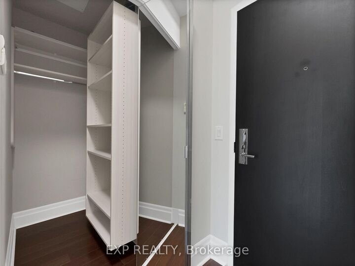 Property Photo:  131 Upper Duke Crescent 1004  ON L6G 0C9 