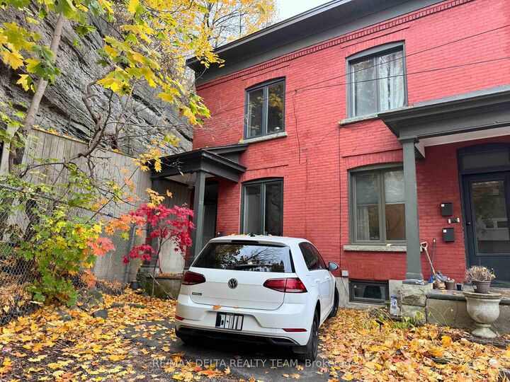 Property Photo:  27 Perkins Street  ON K1R 7G4 