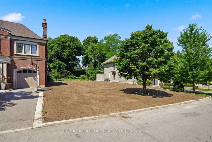 Property Photo:  180 Dunvegan Road  ON M5P 2P2 