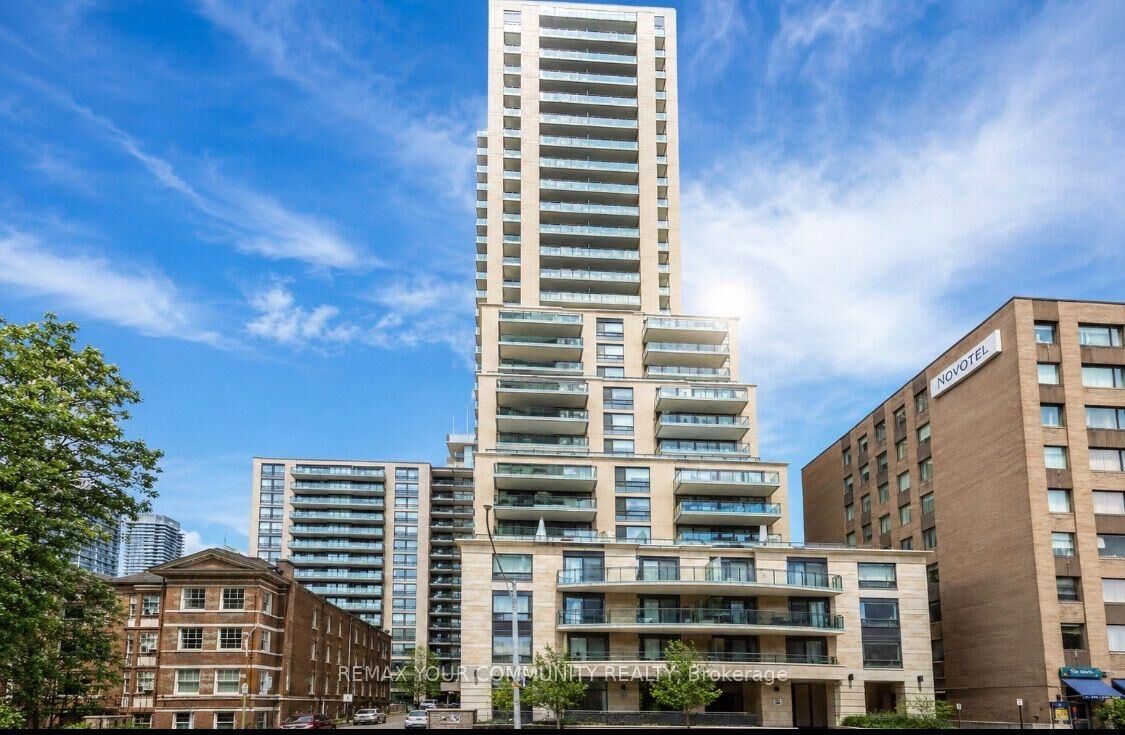 Property Photo:  35 Hayden Street 819  ON M4Y 3C3 