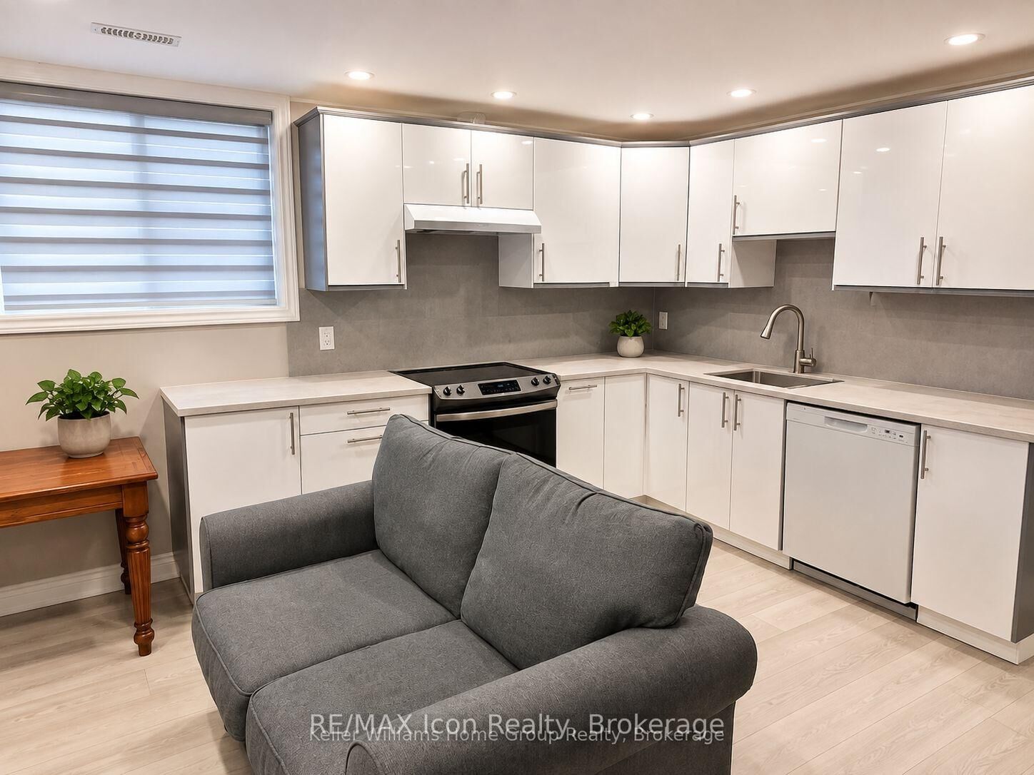 Property Photo: 165 Rockcliffe Drive B ON N2R 0M8