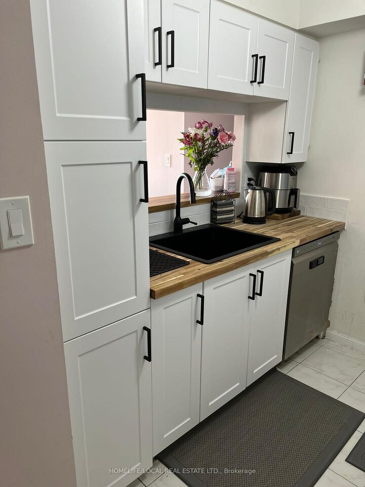 Property Photo: 3 Hickory Tree Road #1402 ON M9N 3W5
