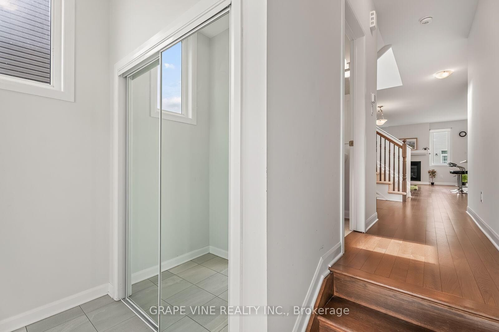 Property Photo: 533 Winterset Road ON K2T 0P4
