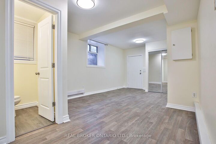 Property Photo: 53 Maria Street 5 ON M6P 1W1