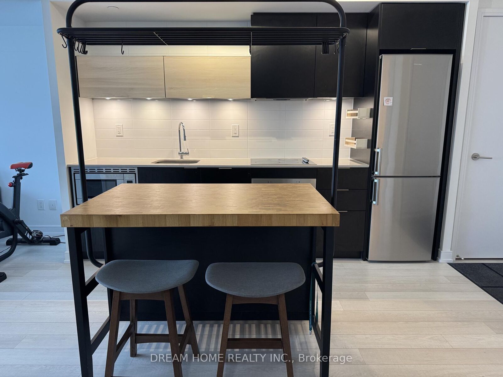 Property Photo: 20 Thomas Riley Road W 2701 ON M9B 0C3