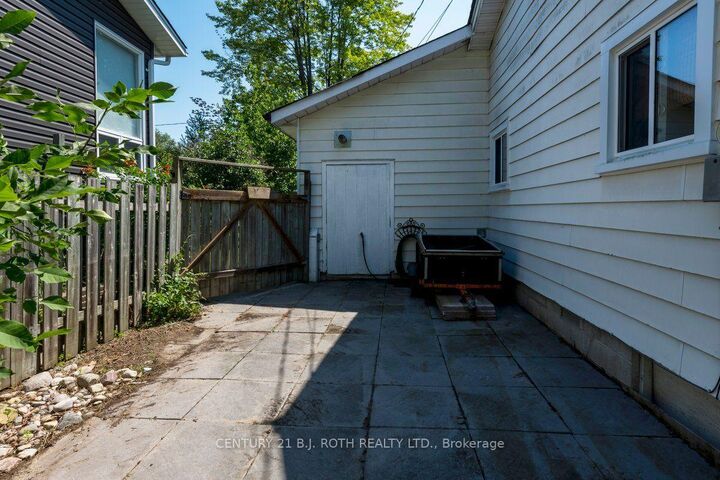 Property Photo: 922 Elizabeth Avenue ON L0L 1W0