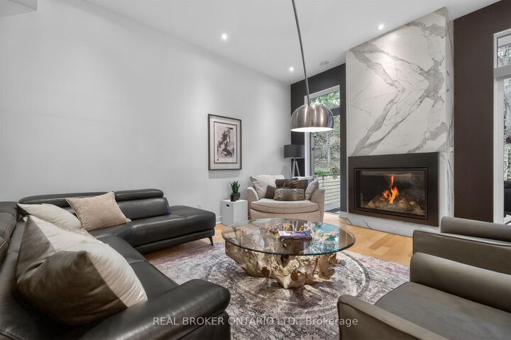 Property Photo: 88 South Kingsway Way ON M6S 3T3