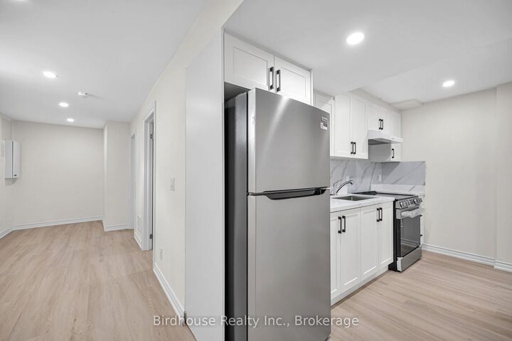 Property Photo: 108 Lindsay Street S Unit#B ON K9V 2M6