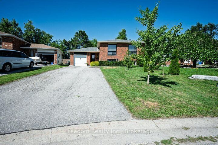 42 Patricia Avenue — photo 1