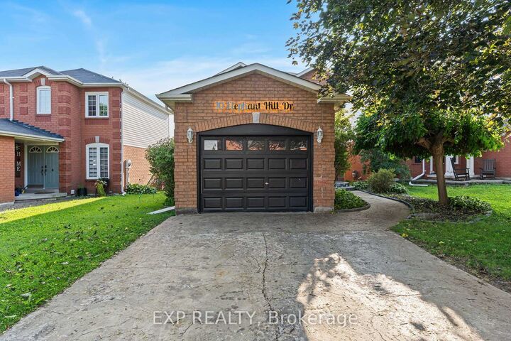 Photo de la propriété:  10 Elephant Hill Drive  ON L1C 4M5 