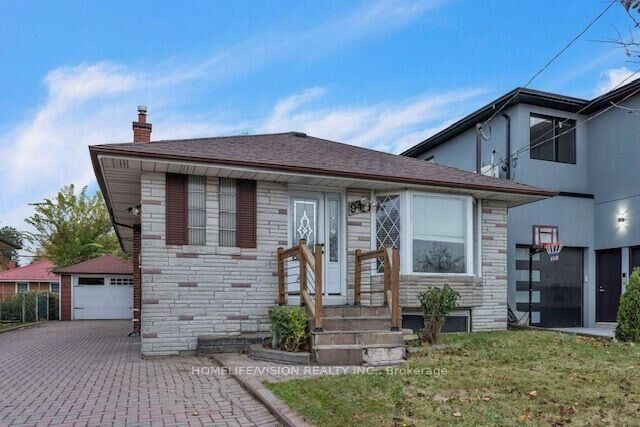 Property Photo:  94 Waringstown Drive Main  ON M1R 4H4 
