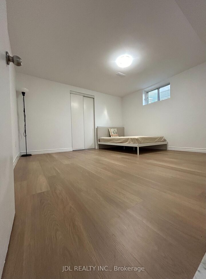 Property Photo:  27 Macklingate Ct Court Three-Bedroom Bsmt  ON M1V 1A2 