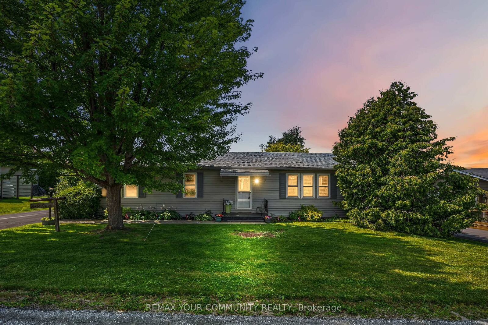Property Photo:  17 Kelsey Crescent  ON L0E 1R0 