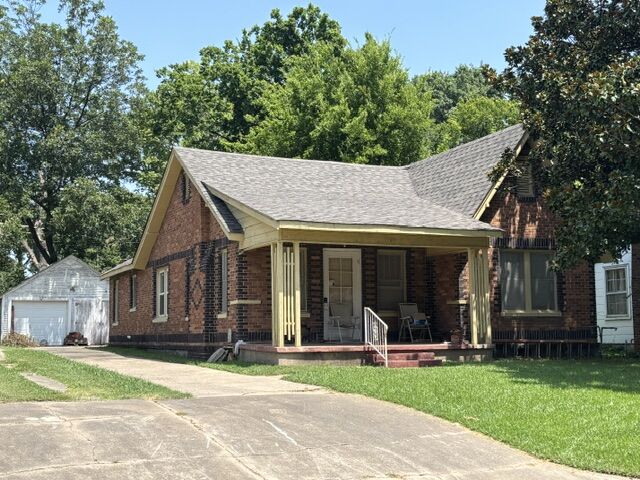 Property Photo:  2820 Columbus Street  OK 74401 