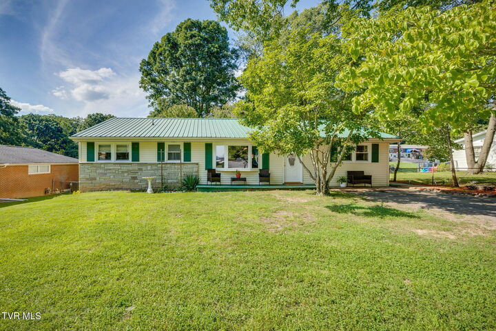 Property Photo:  413 Holly Street  TN 37645 