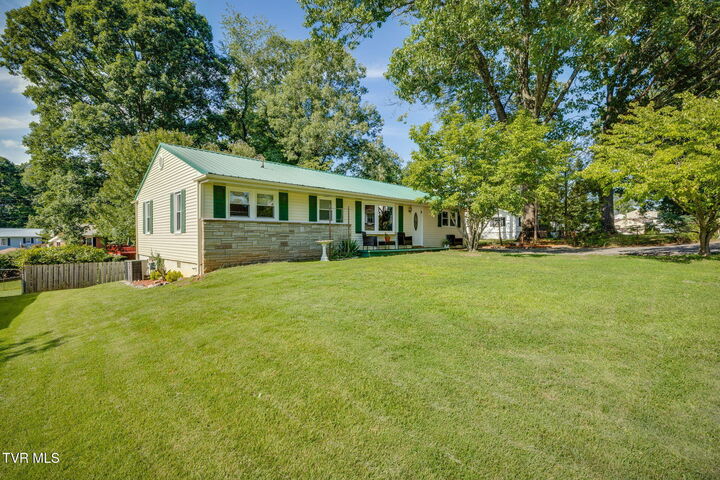 Property Photo: 413 Holly Street TN 37645
