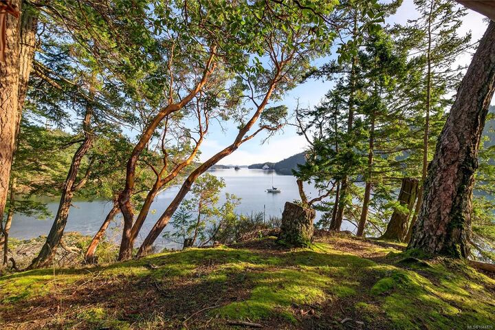 Property Photo: 177 Maracaibo Lane BC V8K 1S6