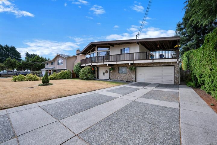 Property Photo: 1821 Penshurst Rd BC V8N 2N8
