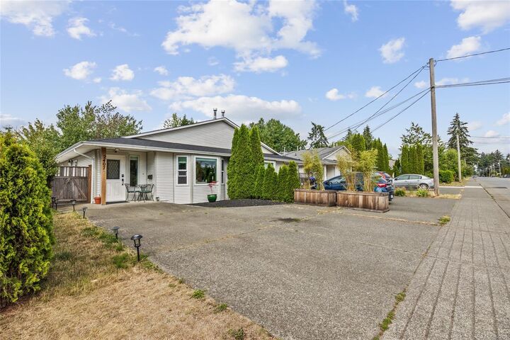 Property Photo: 2407 Willemar Ave #B BC V9N 3M8
