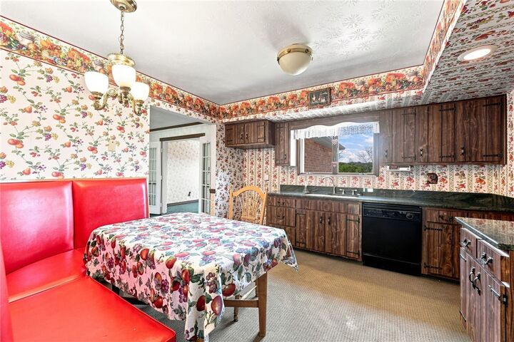 Property Photo: 380 Helen Ave PA 15062