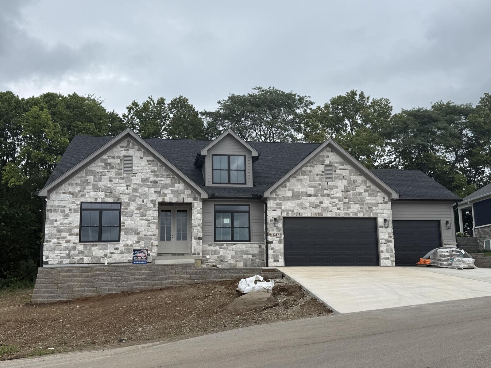 Property Photo:  1217 Knob Hill Court  OH 45373 