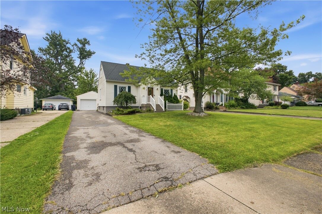 Property Photo: 187 Trumbull Avenue SE OH 44483
