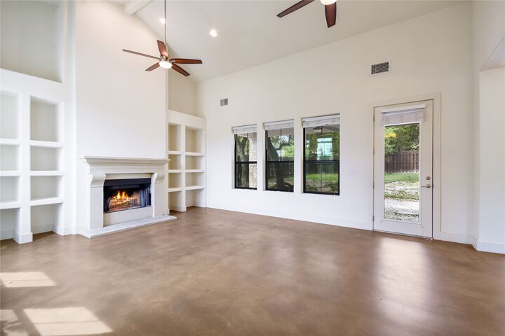 Property Photo:  18400 Lakepoint Cove  TX 78645 