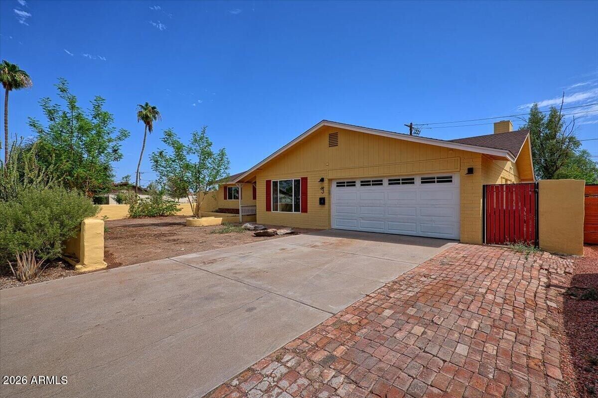 Property Photo: 3 W Del Rio Drive AZ 85282