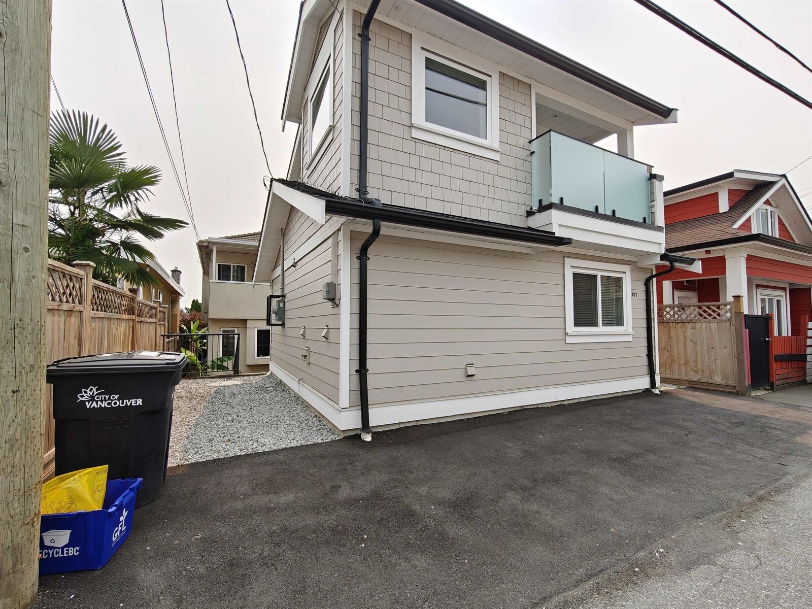 Property Photo:  381 E 57 Avenue 3  BC V5X 1S6 