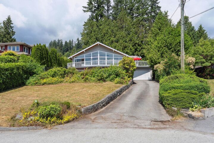 Property Photo: 1725 Rosebery Avenue BC V7V 2Z5