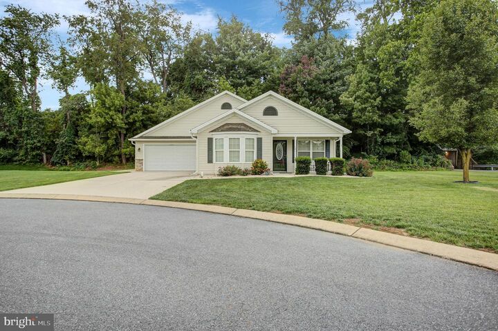 Property Photo:  101 Colonial Court  PA 17257 