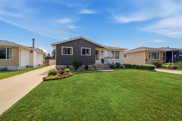 Property Photo:  464 Sly Drive  MB R2V 2H4 