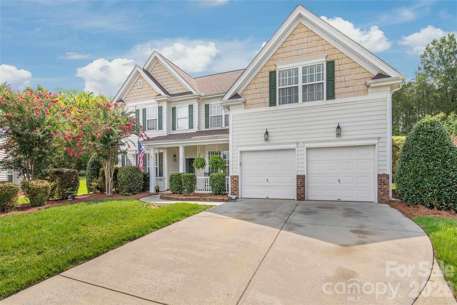 Property Photo: 1906 Birchbrook Court NC 28075