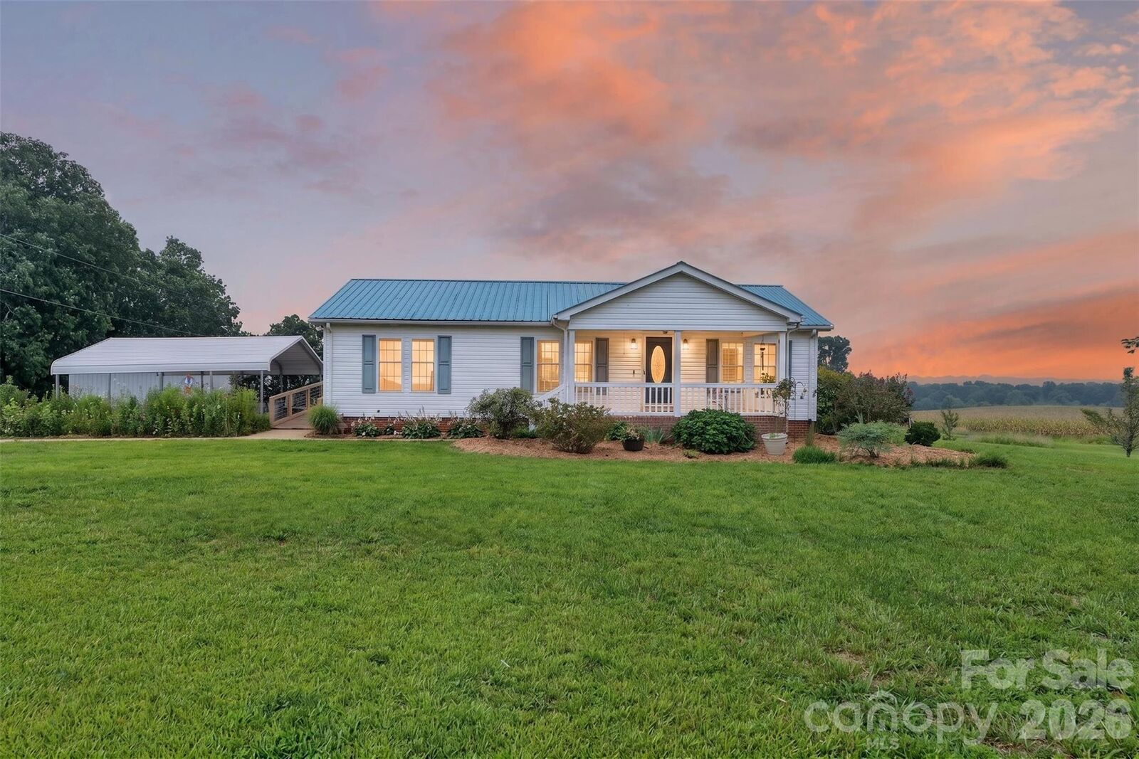 Property Photo: 1627 Rehobeth Church Road NC 28150
