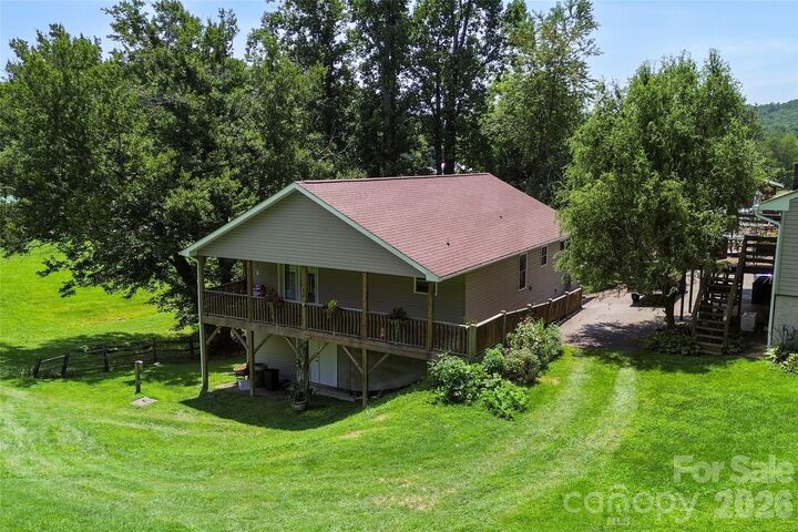 Property Photo: 611 Pole Creasman Road NC 28806