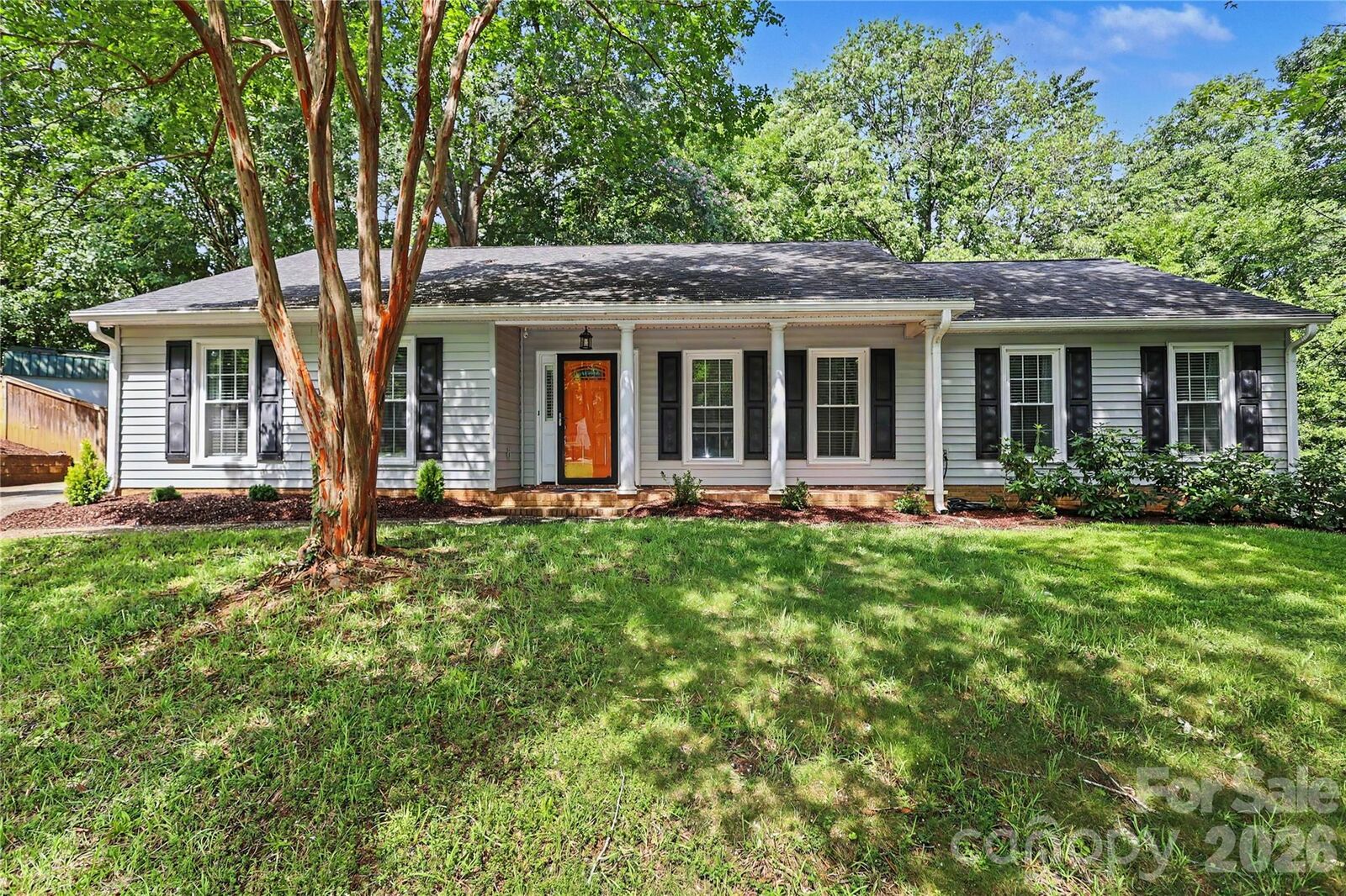 Property Photo: 2701 Creekbed Lane NC 28210