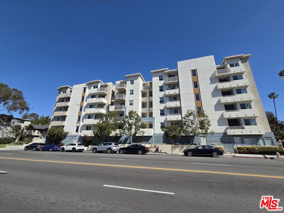 Property Photo: 436 S Virgil Ave, Unit 209 CA 90020