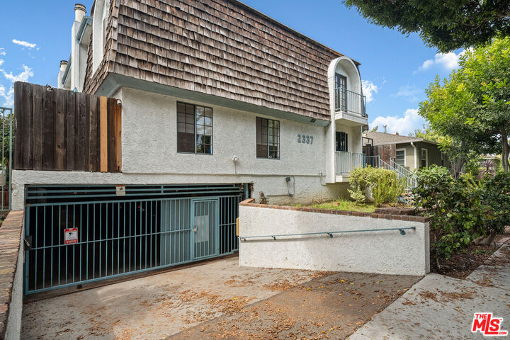 Property Photo:  2337 Oak St, Unit 2  CA 90405 