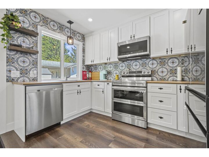 Property Photo:  34941 Douglas Avenue  BC V2V 6S3 
