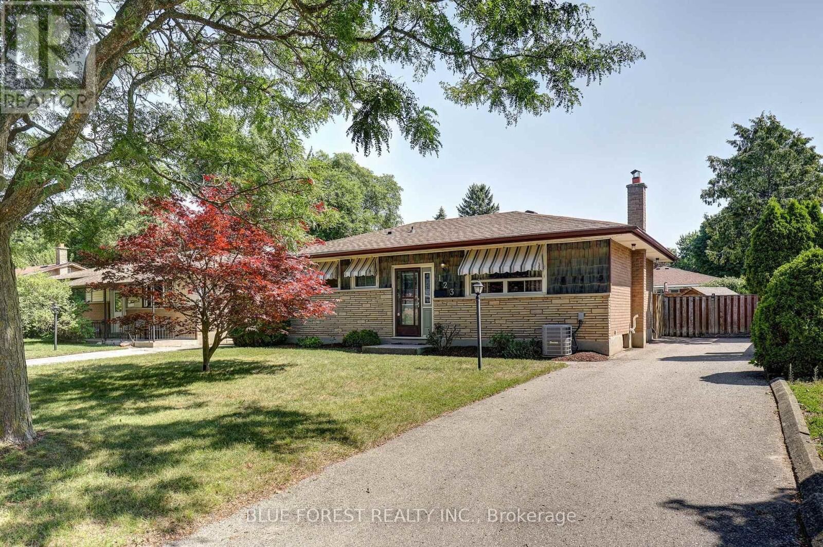 Property Photo: 123 Aponi Crescent ON N5V 2V3