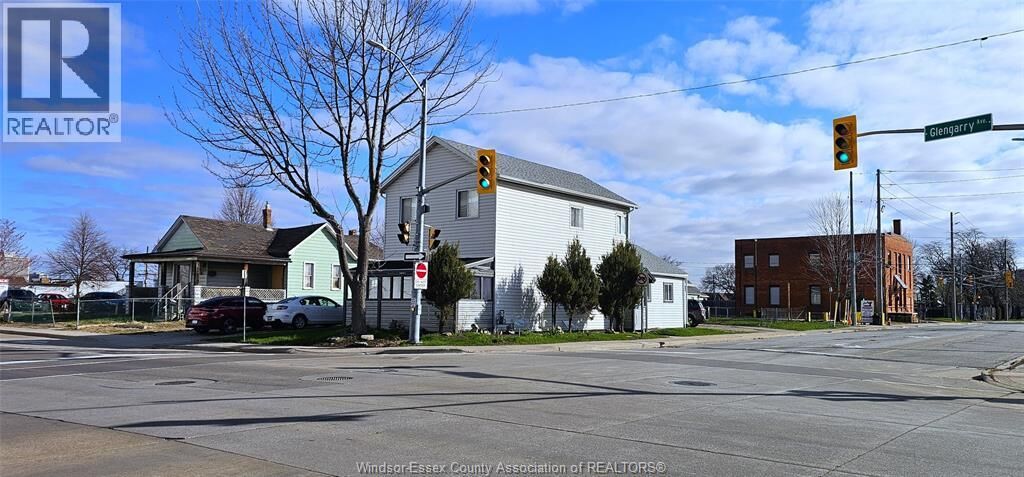 Property Photo:  194 Glengarry Avenue  ON N9A 1P2 