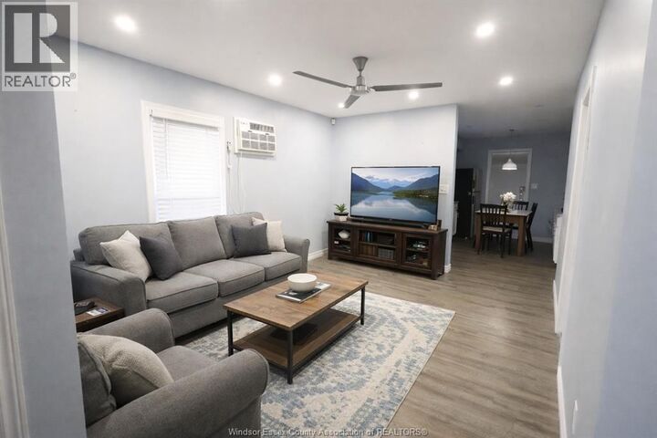 Property Photo:  817 Chatham Street East  ON N9A 2X8 