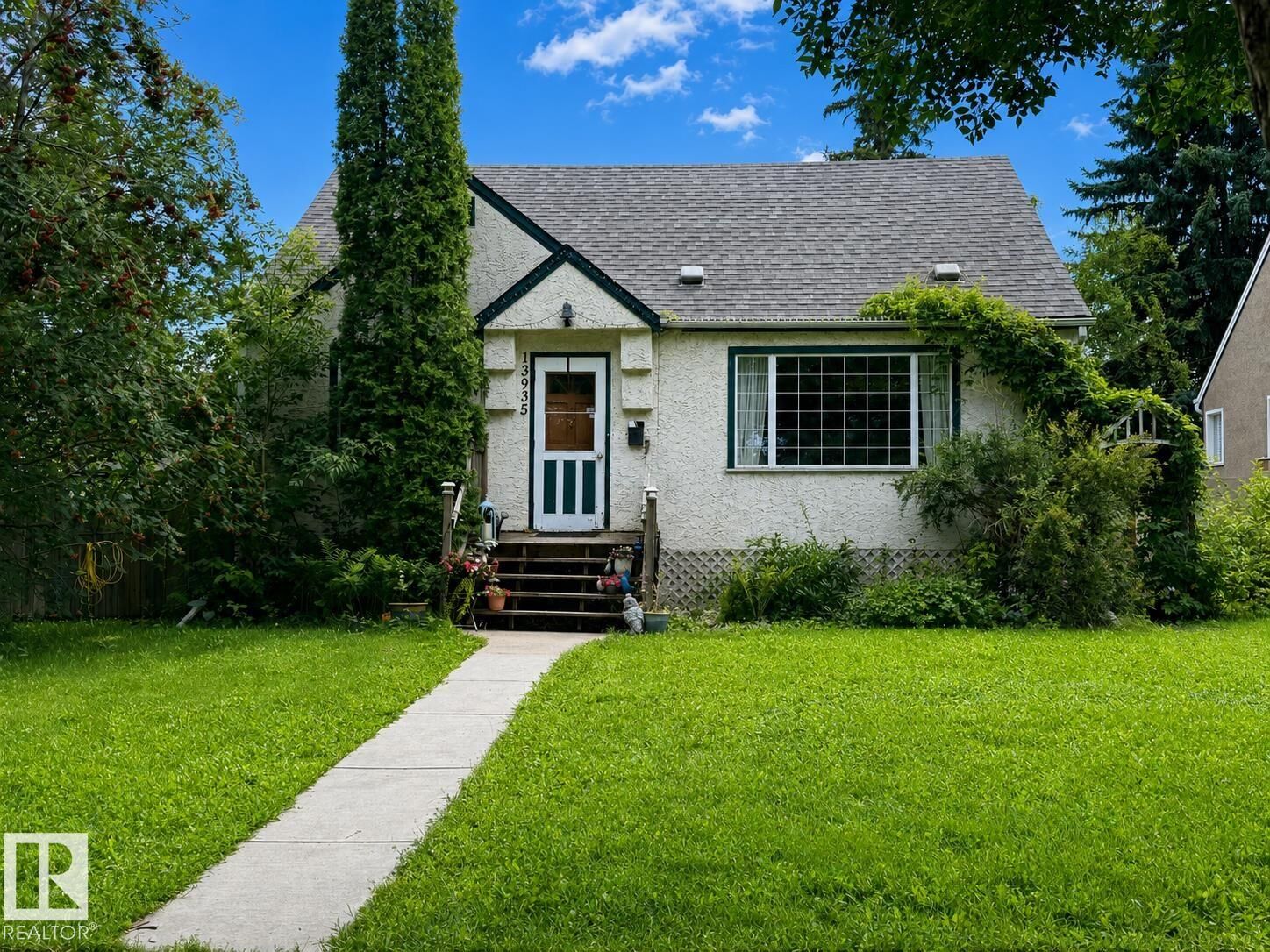 Property Photo:  13935 107A Avenue NW  AB T5M 2A8 